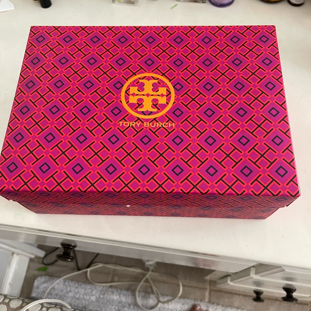 Tory Burch shoes box